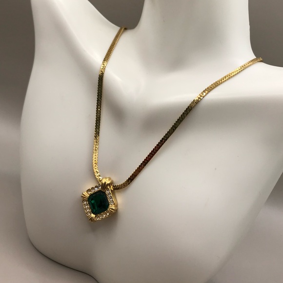 Vintage Avon Gold-Tone & Green Pendant Necklace - Picture 3 of 7